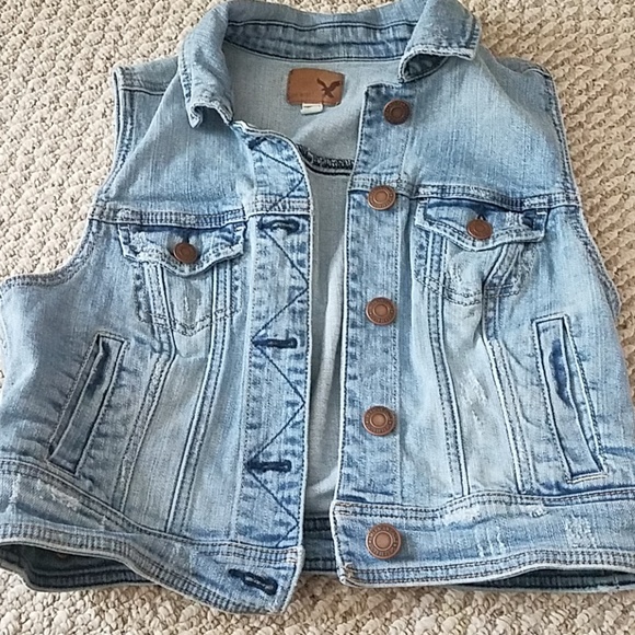 American Eagle Outfitters Tops - American Eagle denim vest CLEARANCE🔥